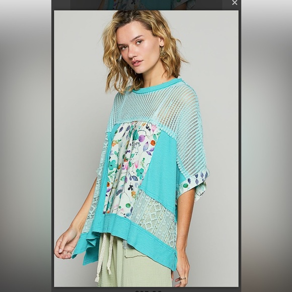 POL. 💚💚 Floral Patterned Teal Top - Picture 2 of 4